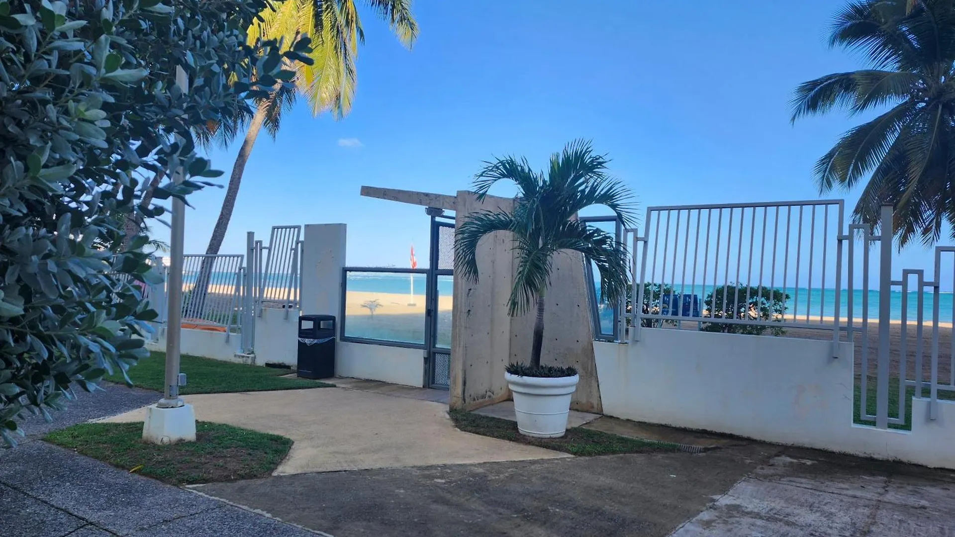 Mar De Isla Verde San Juan 0*,